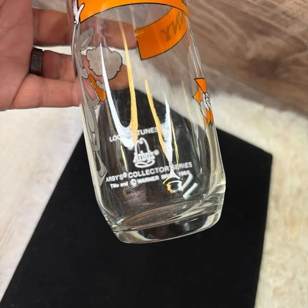 Bugs Bunny Looney Tunes 8 oz Glass Tumbler Arby’s Collector Series 1966